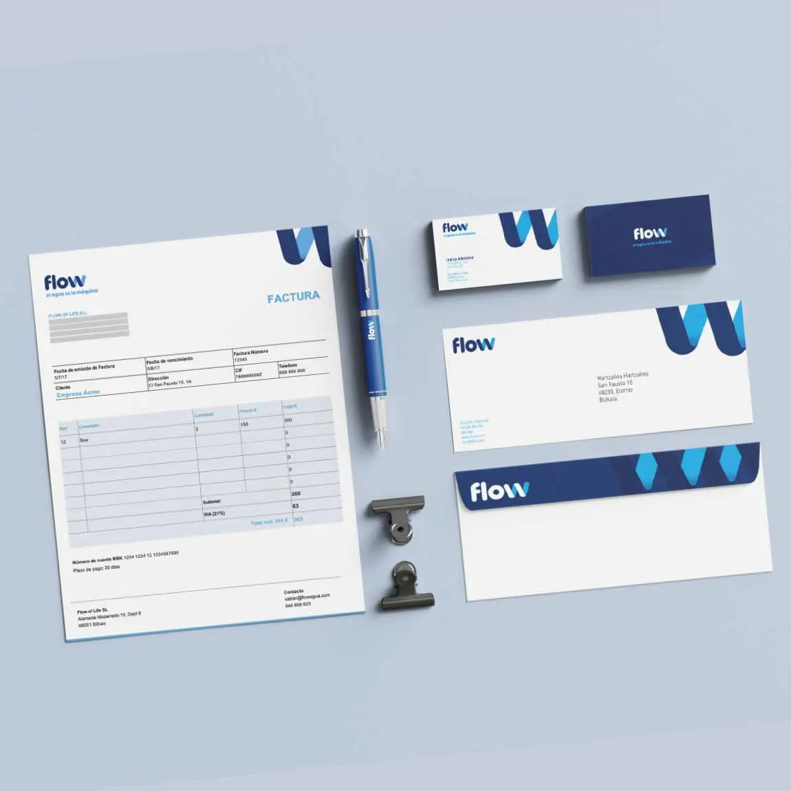 Papelería corporativa de Flow con factura, tarjetas y sobres