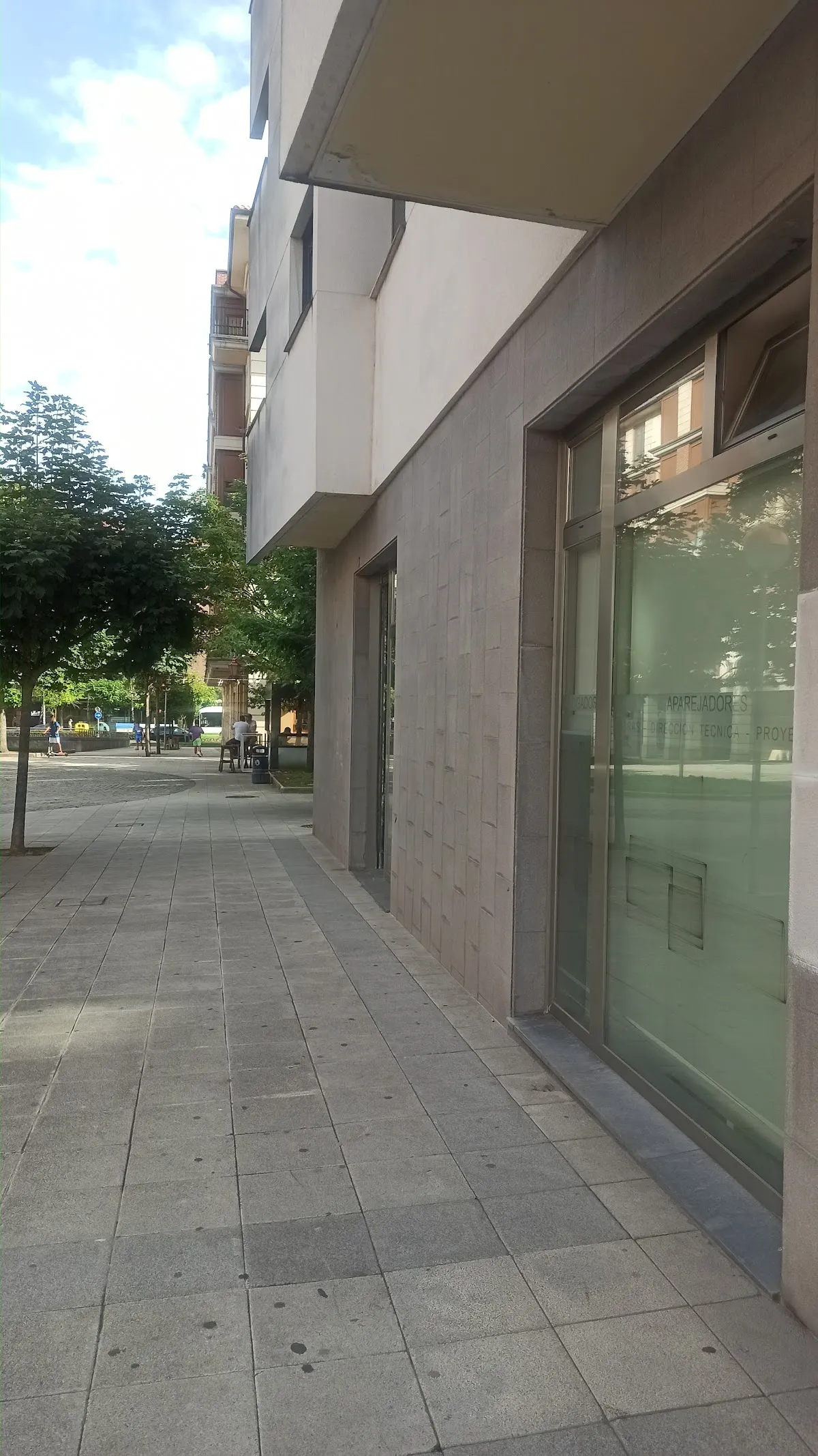 Vista exterior de Adeitu Psikologia desde la acera.