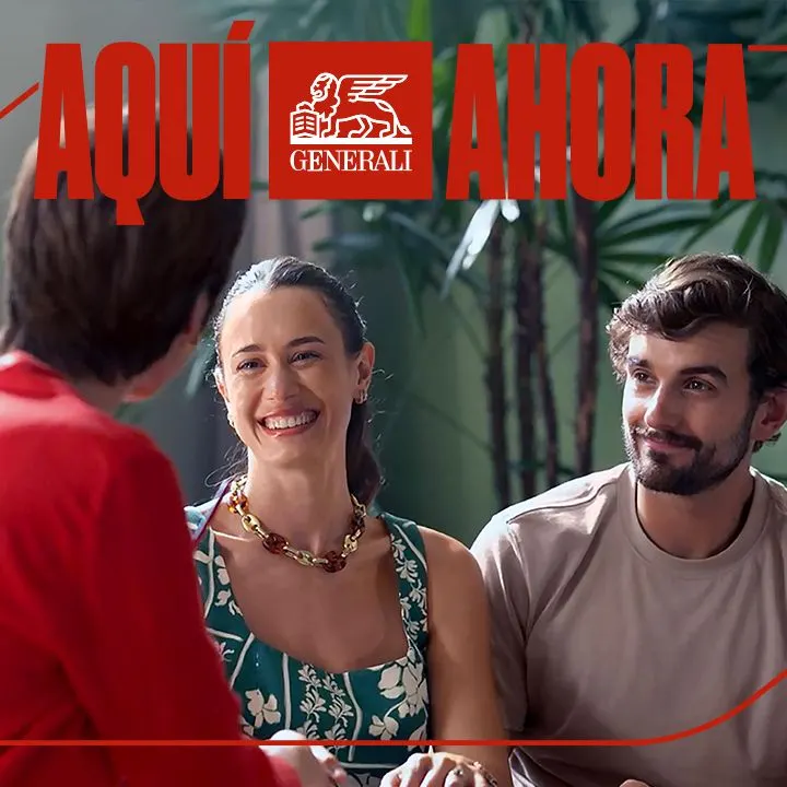 Anuncio de Generali con una agente reunida con dos clientes