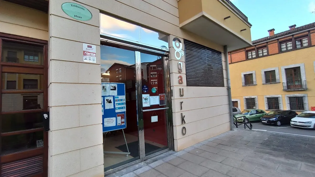Entrada de la oficina de Generali Seguros en Zaldibar.