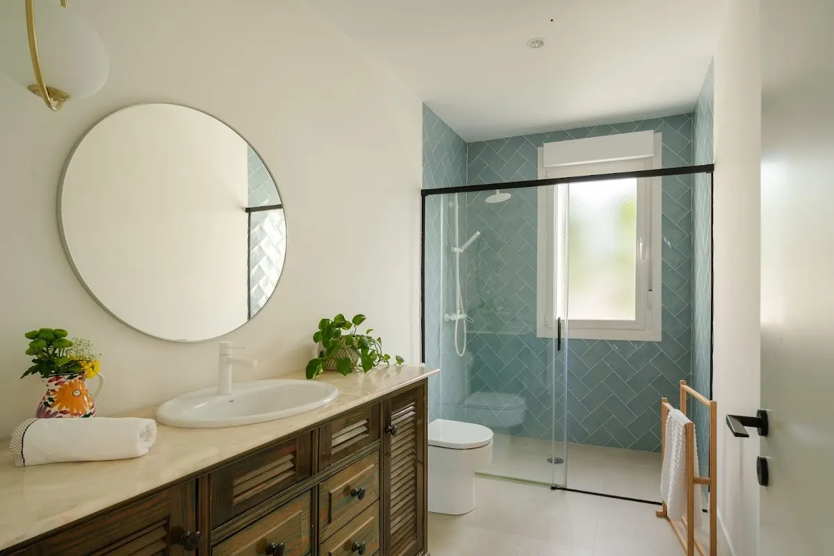 Baño de Areitio Etxea con ducha y lavabo
