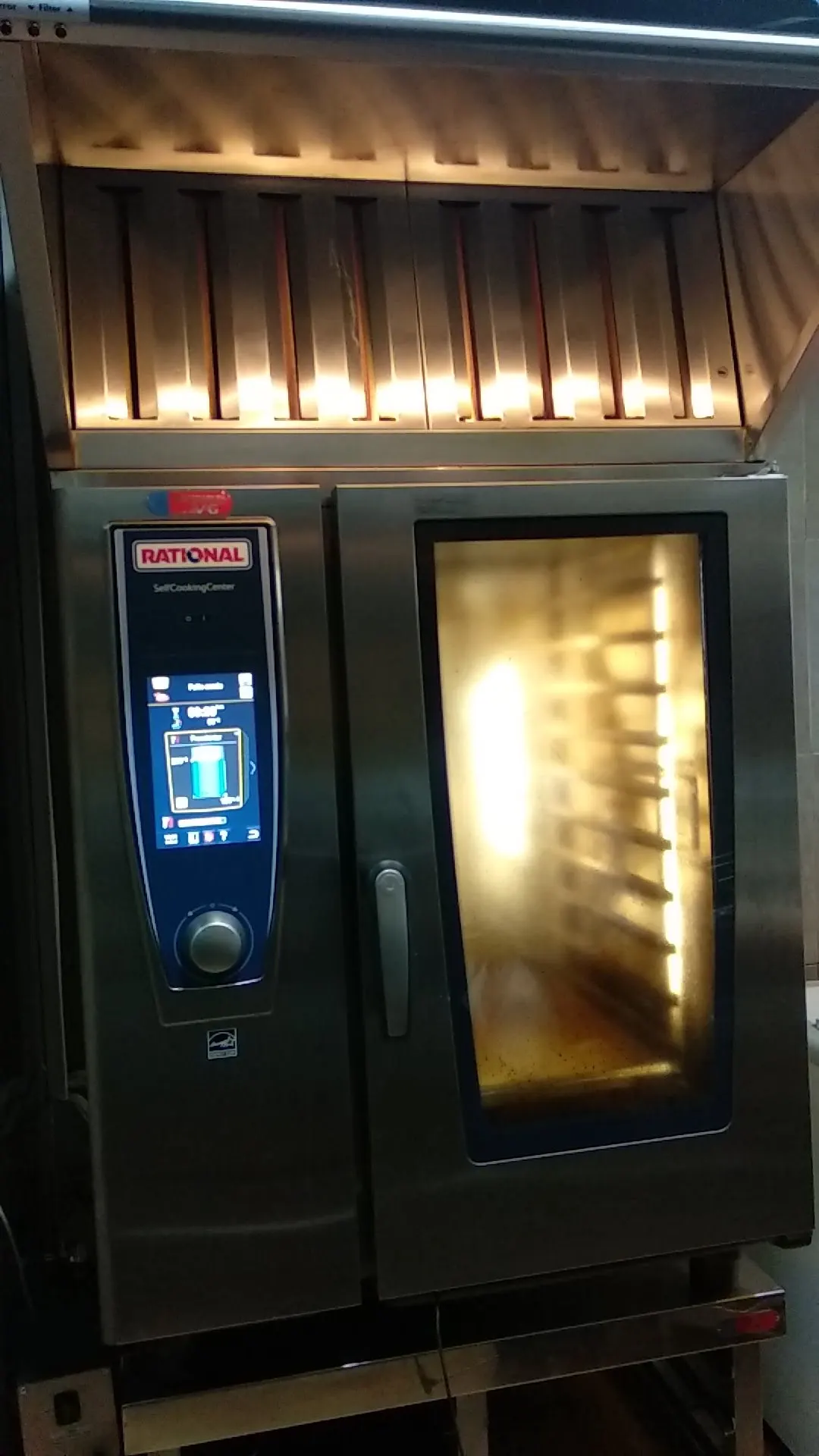 Horno profesional en la cocina de Asador Ostargi
