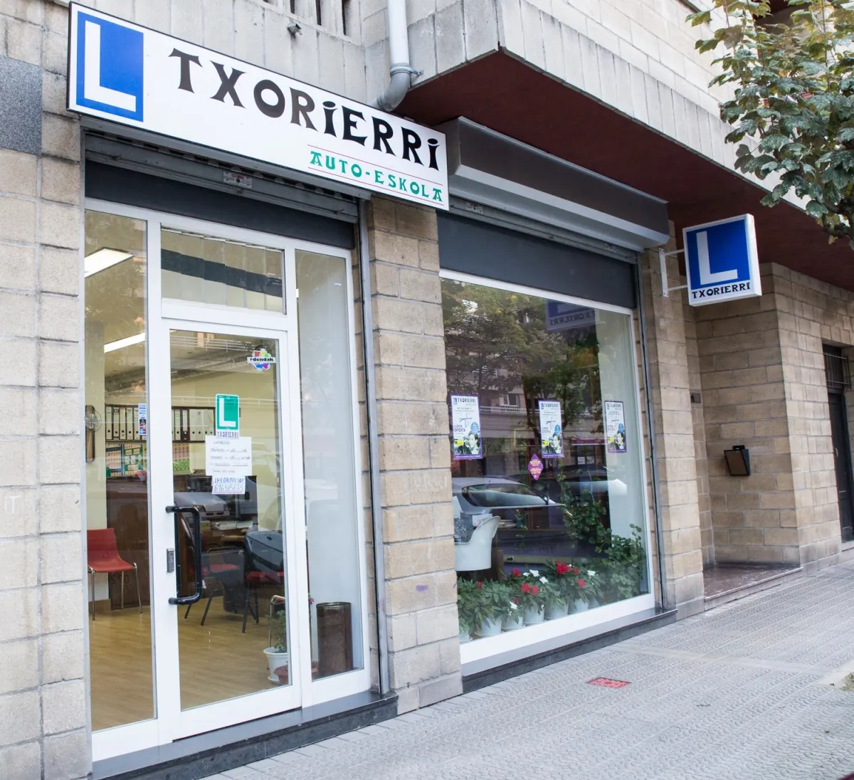 Fachada de Autoescuela Txorierri en Durango