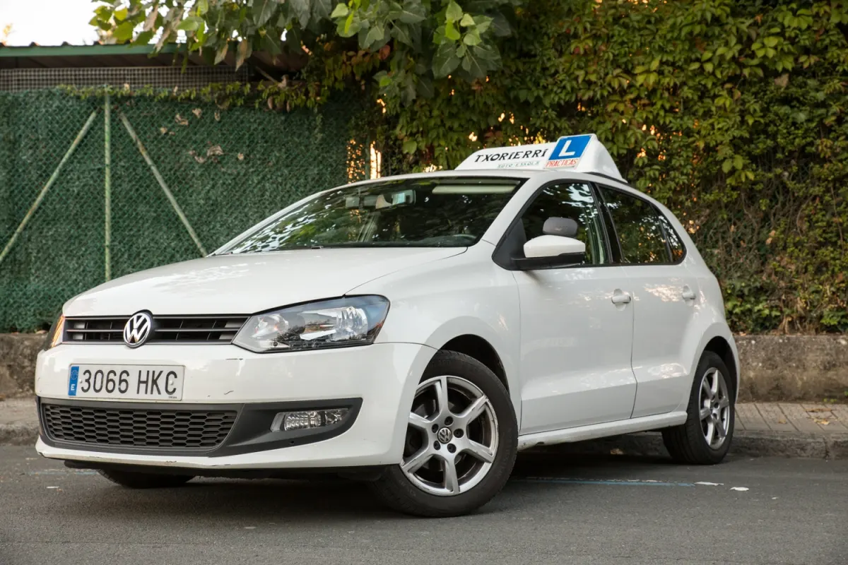 Coche de prácticas de Autoescuela Txorierri