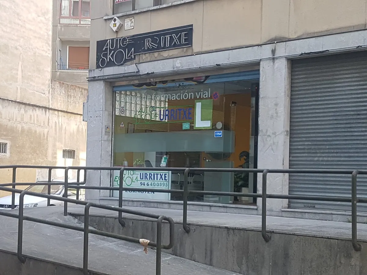 Fachada de Autoescuela Urritxe en Amorebieta-Etxano