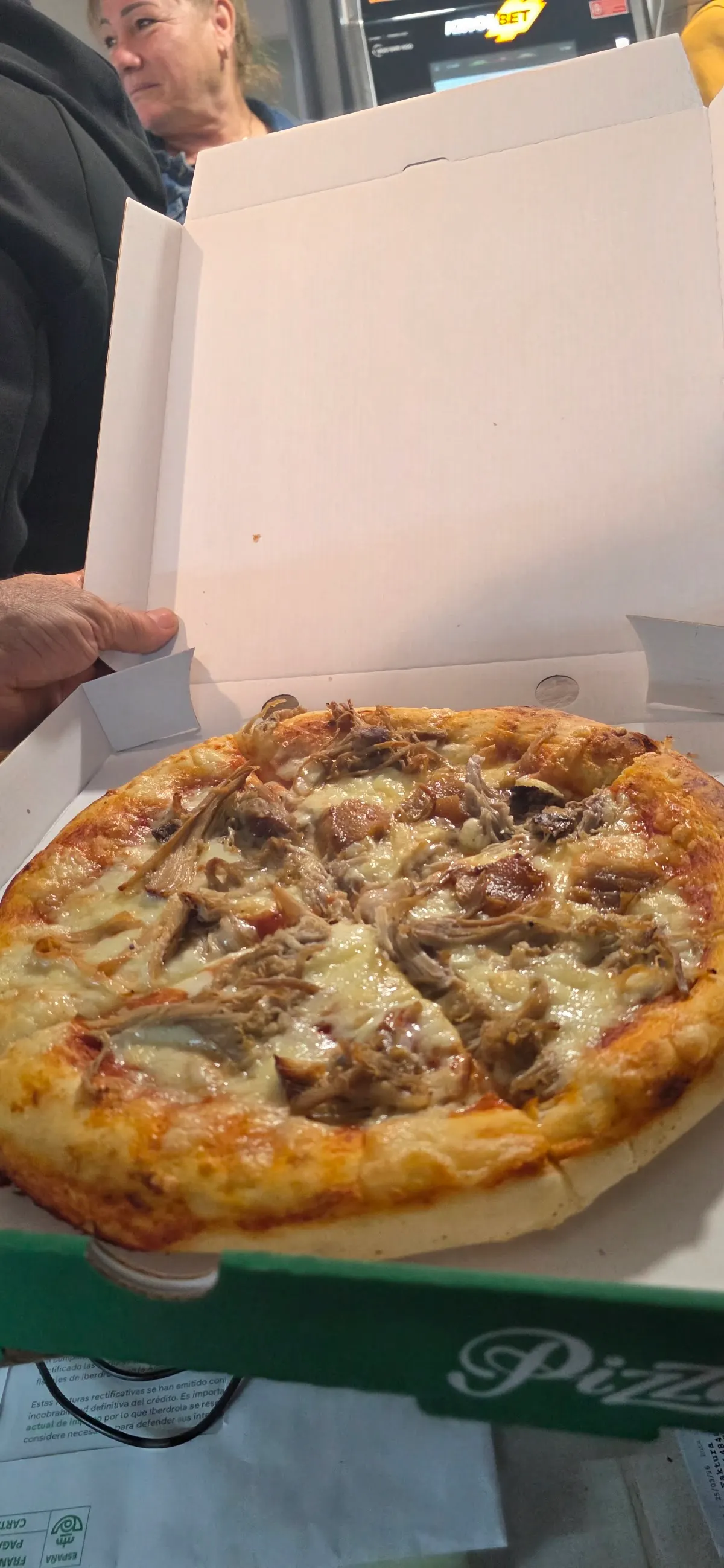 Pizza preparada para llevar en una caja