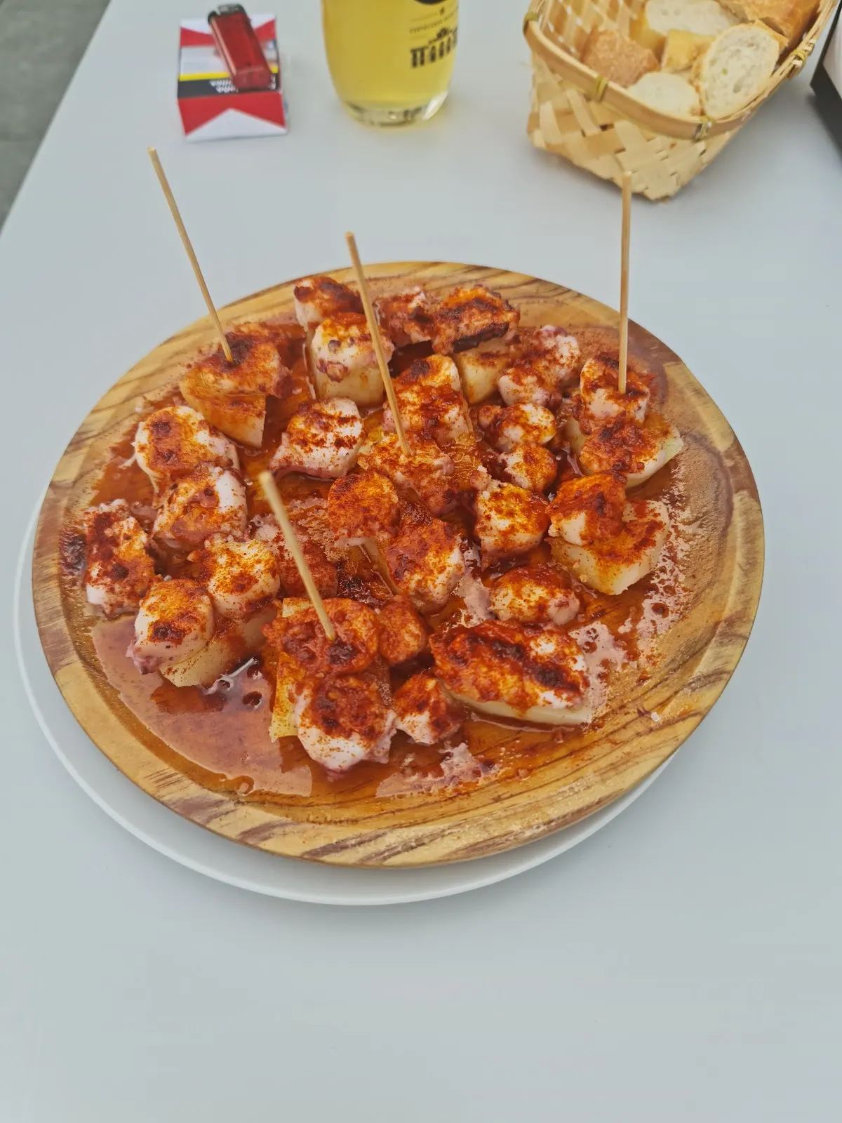 Ración de pulpo con pimentón en Bar Ría de Vigo