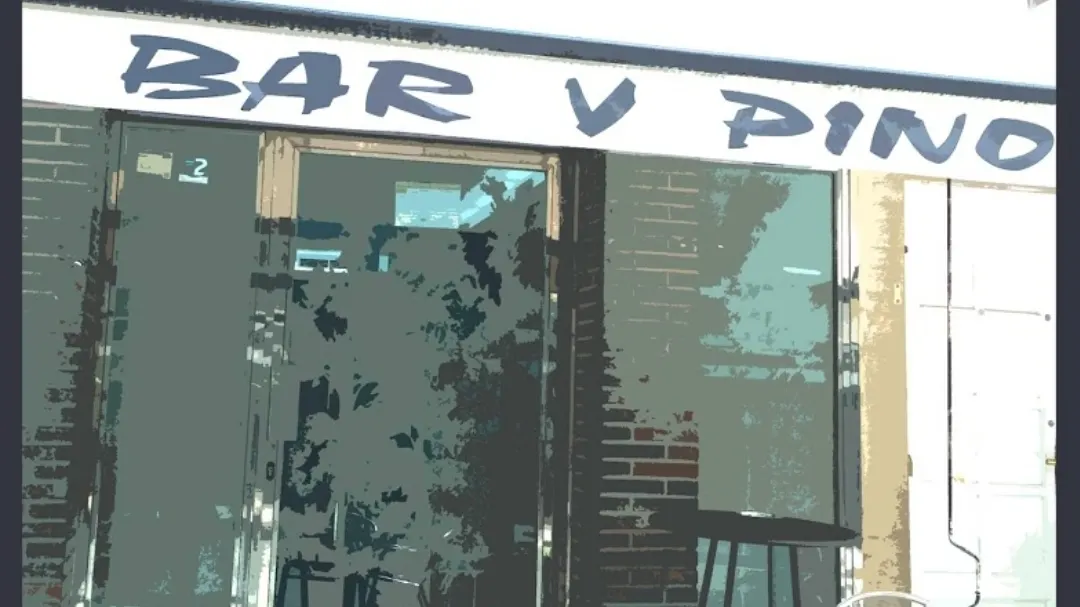 Entrada del Bar V. Pino en Berriz.