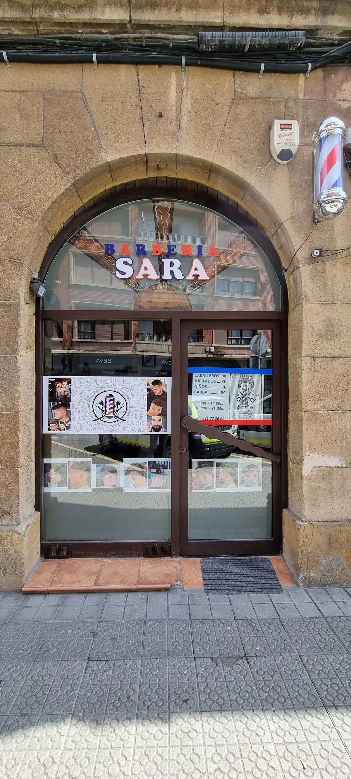 Entrada de Barbería Sara en Amorebieta-Etxano
