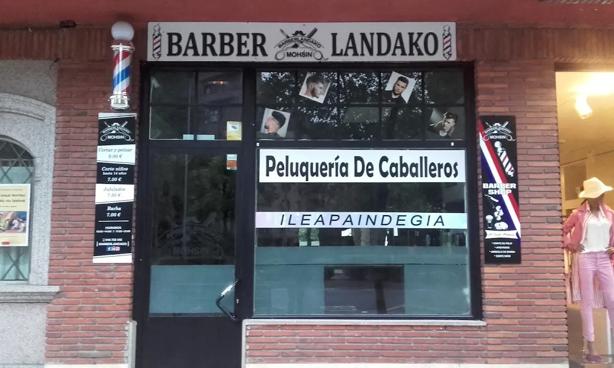 Fachada de Barberlandako Mohsin Madalena, peluquería de caballeros en Durango.