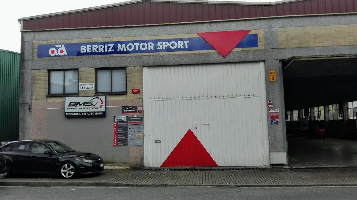 Fachada del taller Berriz Motor Sport en Berriz.