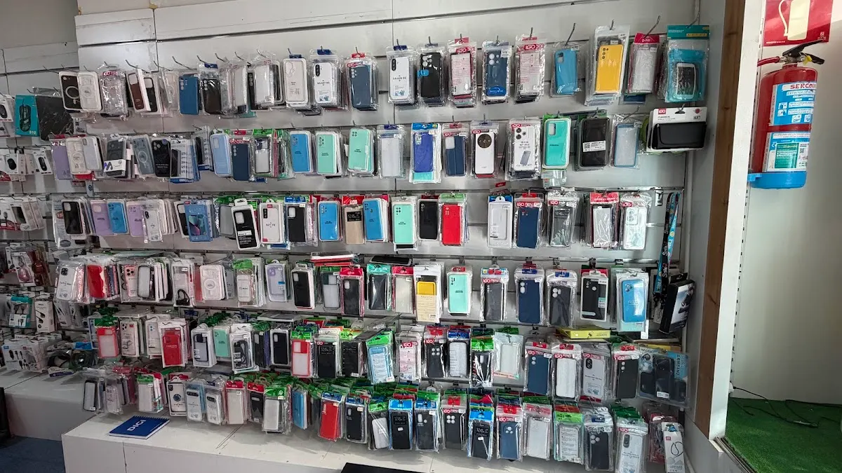 Expositor de fundas y accesorios para móviles en Bizkaia Movil