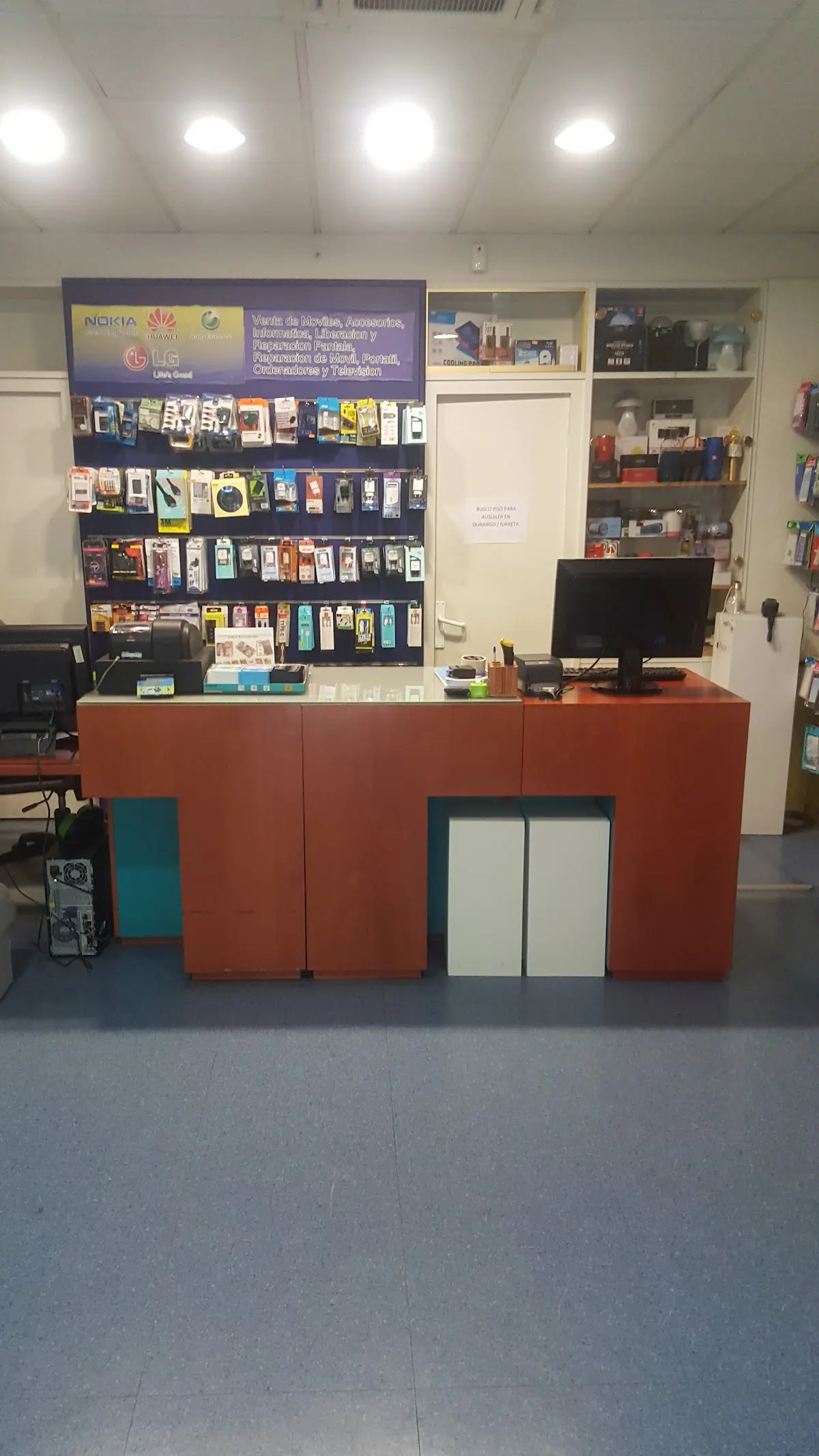 Mostrador y zona de atención de Bizkaia Movil