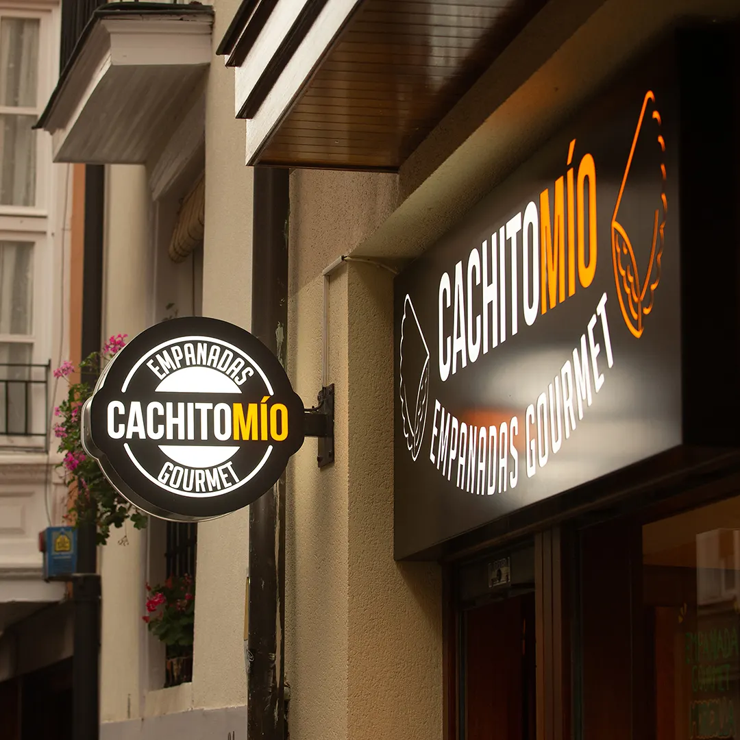 Fachada de Cachito Mío Gourmet, especializada en empanadas argentinas, en Durango
