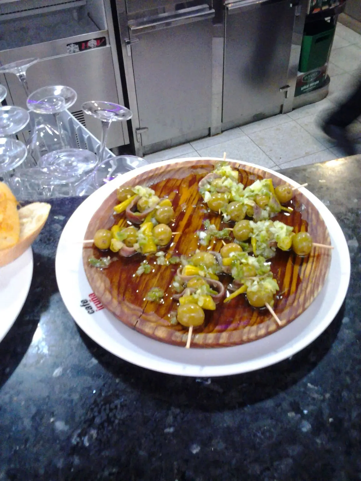 Ración de pintxos servidos en Cafetería Iruña