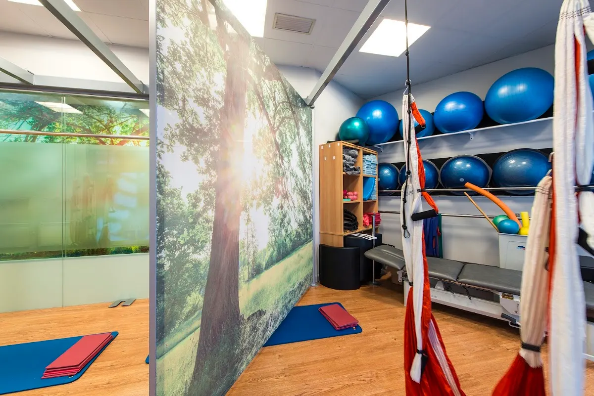 Sala de actividades y material de ejercicio del centro Eguzki