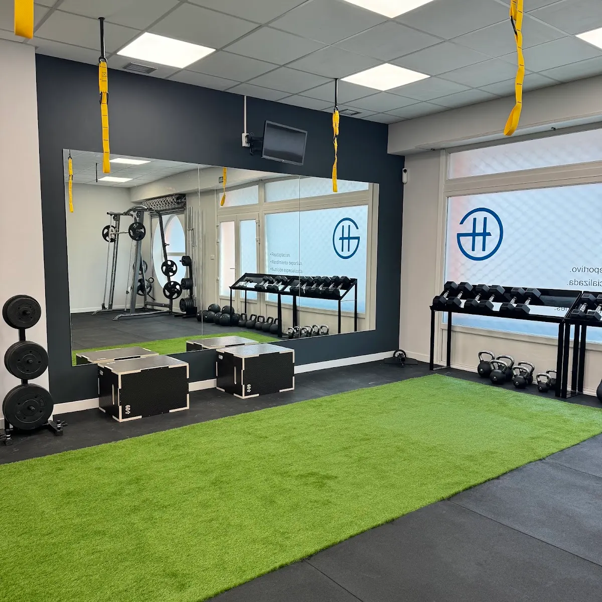 Equipamiento de entrenamiento y zona de césped artificial del Centro Lur Igartiburu