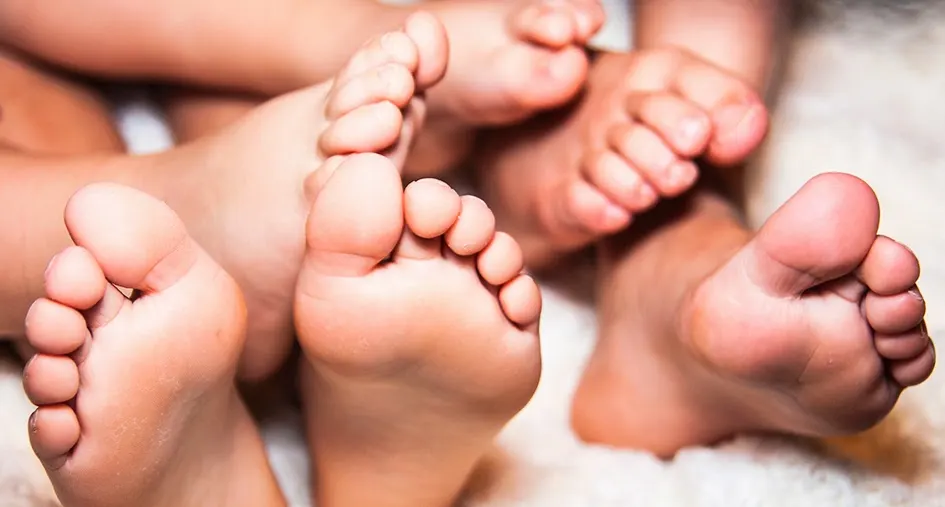 Pies de bebés, imagen asociada a Clínica del Pie Behatz