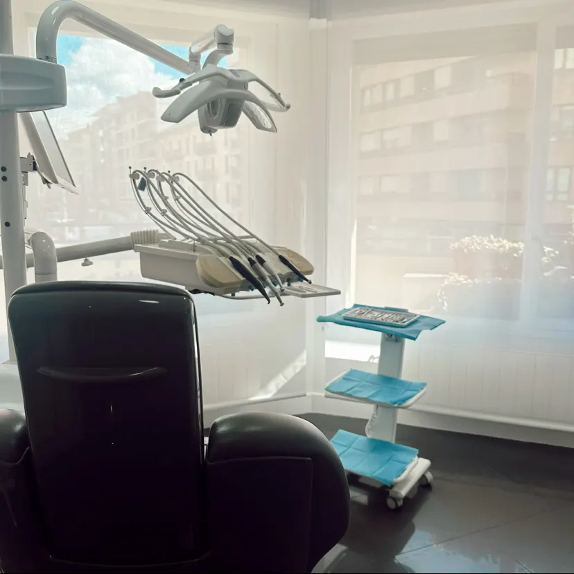Sillón y equipo dental de Clínica Dental ENE Hortz Klinika en Durango