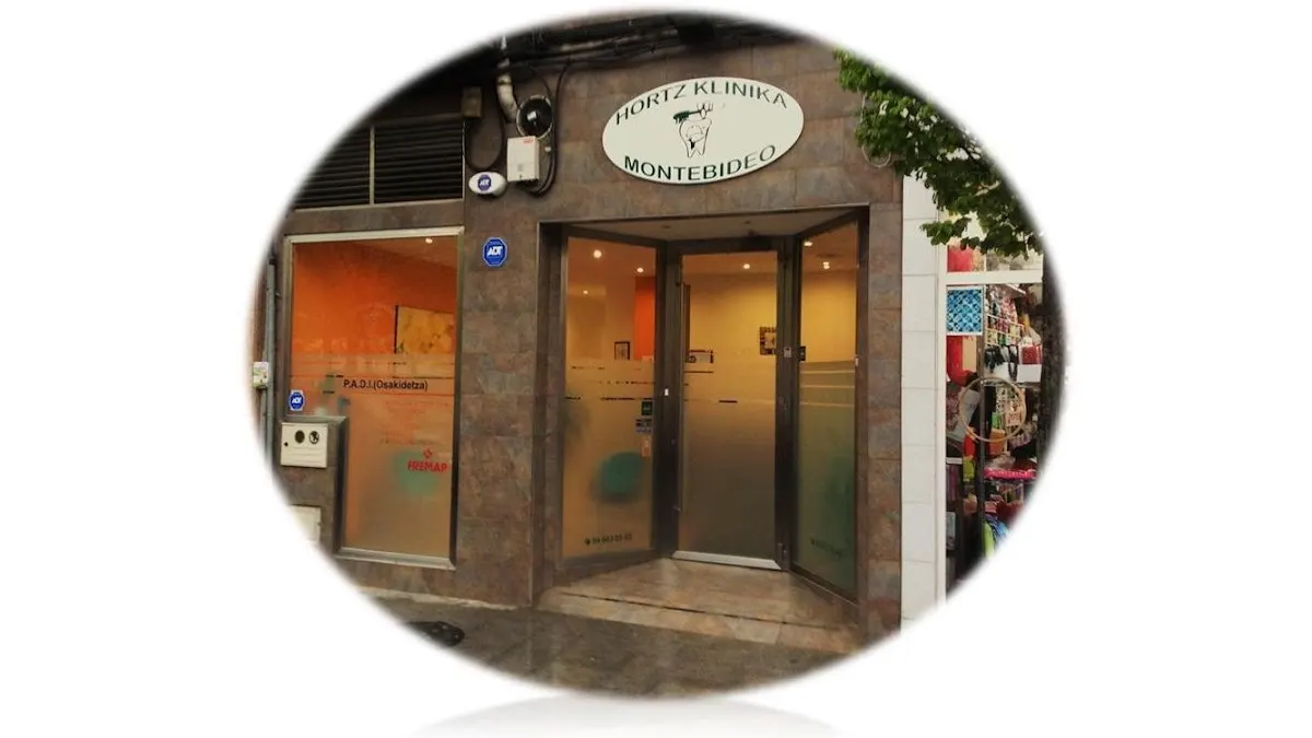Fachada de la Clínica Dental Montebideo en Durango.