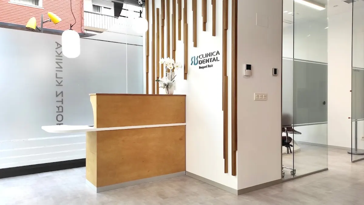 Mostrador de recepción de Clínica Dental Raquel Ruiz