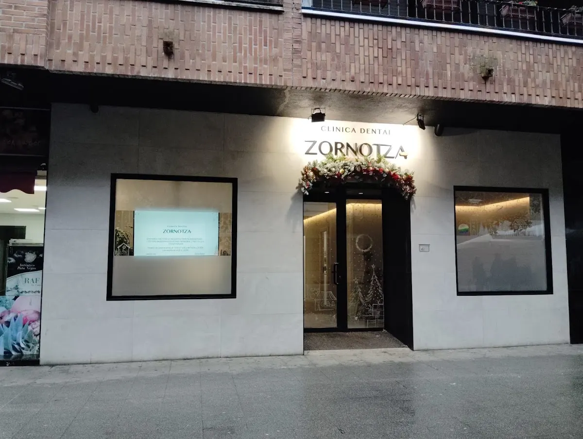 Fachada de Clínica Dental Zornotza en Amorebieta-Etxano