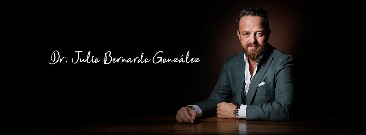Retrato del Dr. Julio Bernardo González, de Clínica Plus Dental Durango