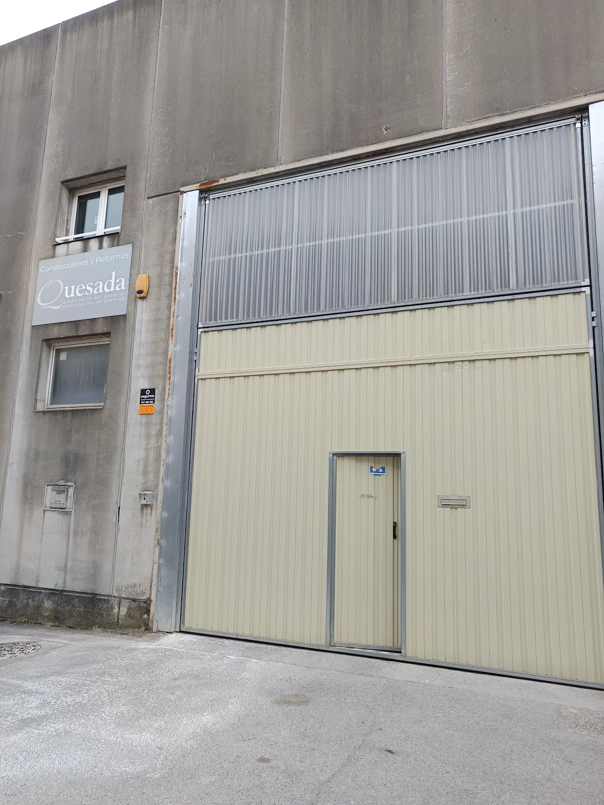 Exterior de las instalaciones de Construcciones y Reformas Quesada Álvarez en Abadiño.