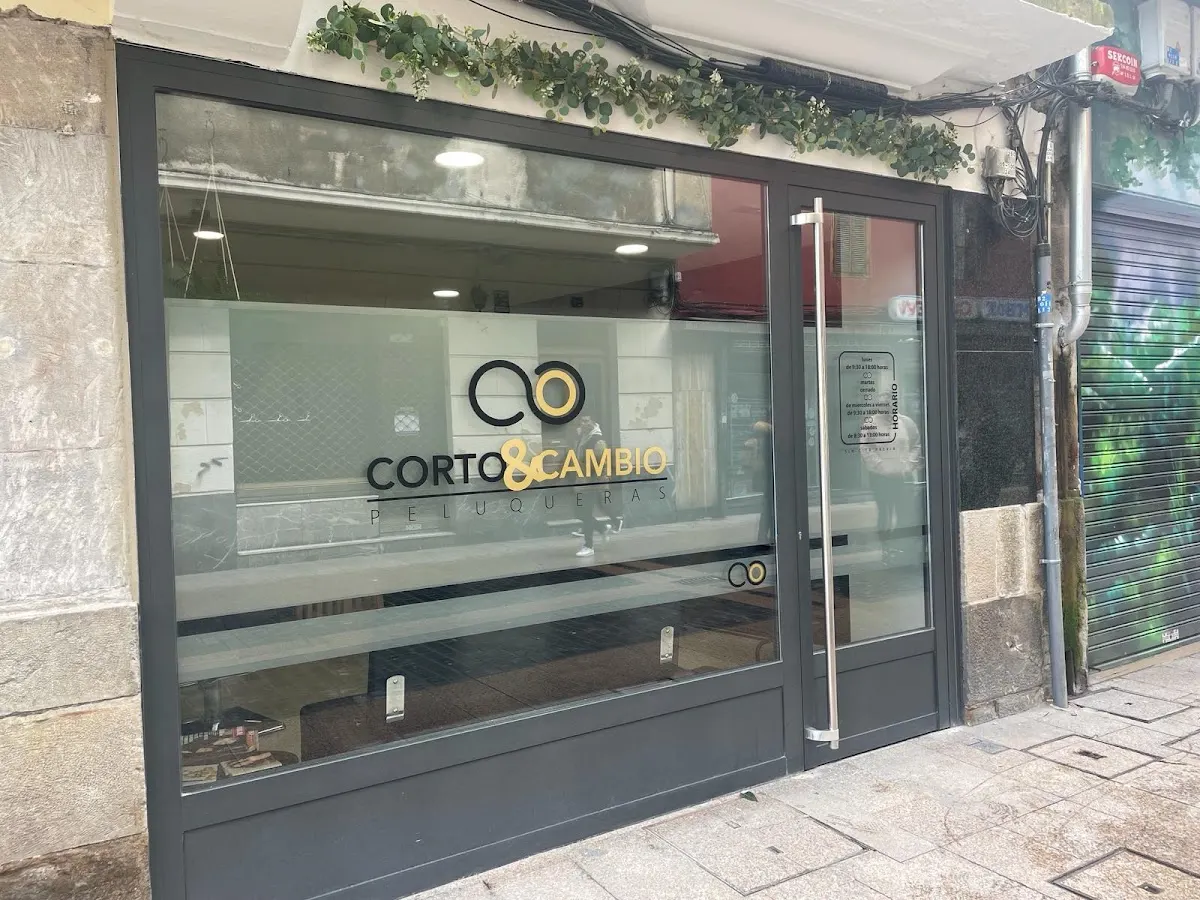 Fachada de Corto & Cambio peluquería unisex en Durango