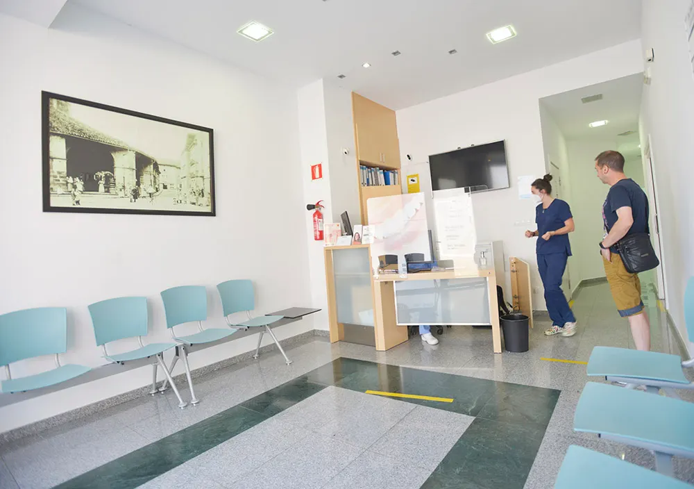 Sala de espera y recepción de Deocare Hortz Klinika en Durango