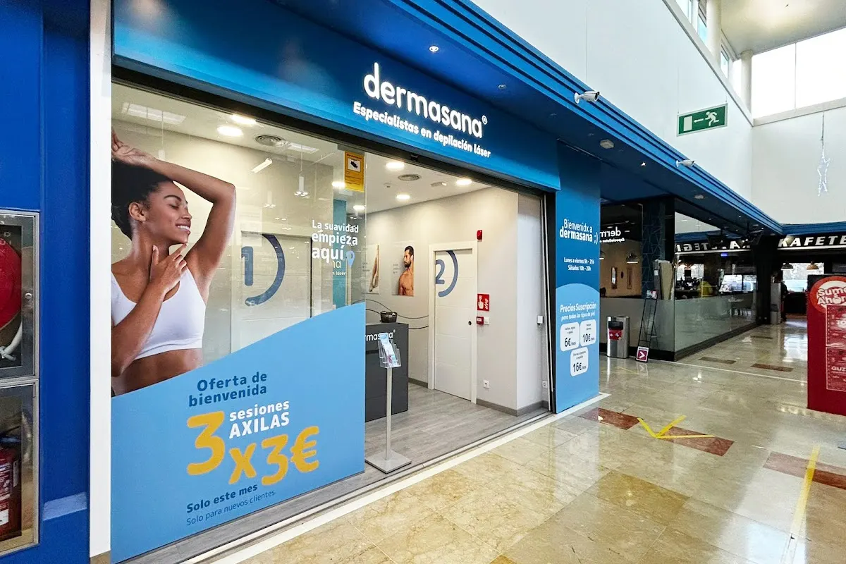 Fachada de Dermasana Abadiño en el Centro Comercial Eroski.
