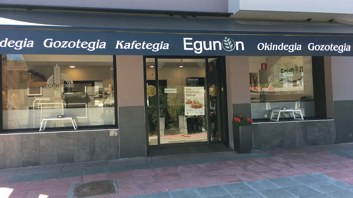 Fachada de EgunOn Ogiberri Kafetegia en Berriz
