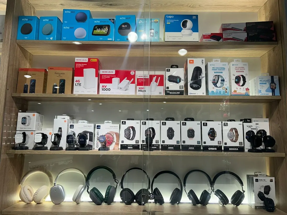 Expositor de auriculares y accesorios para móviles en EKNOW