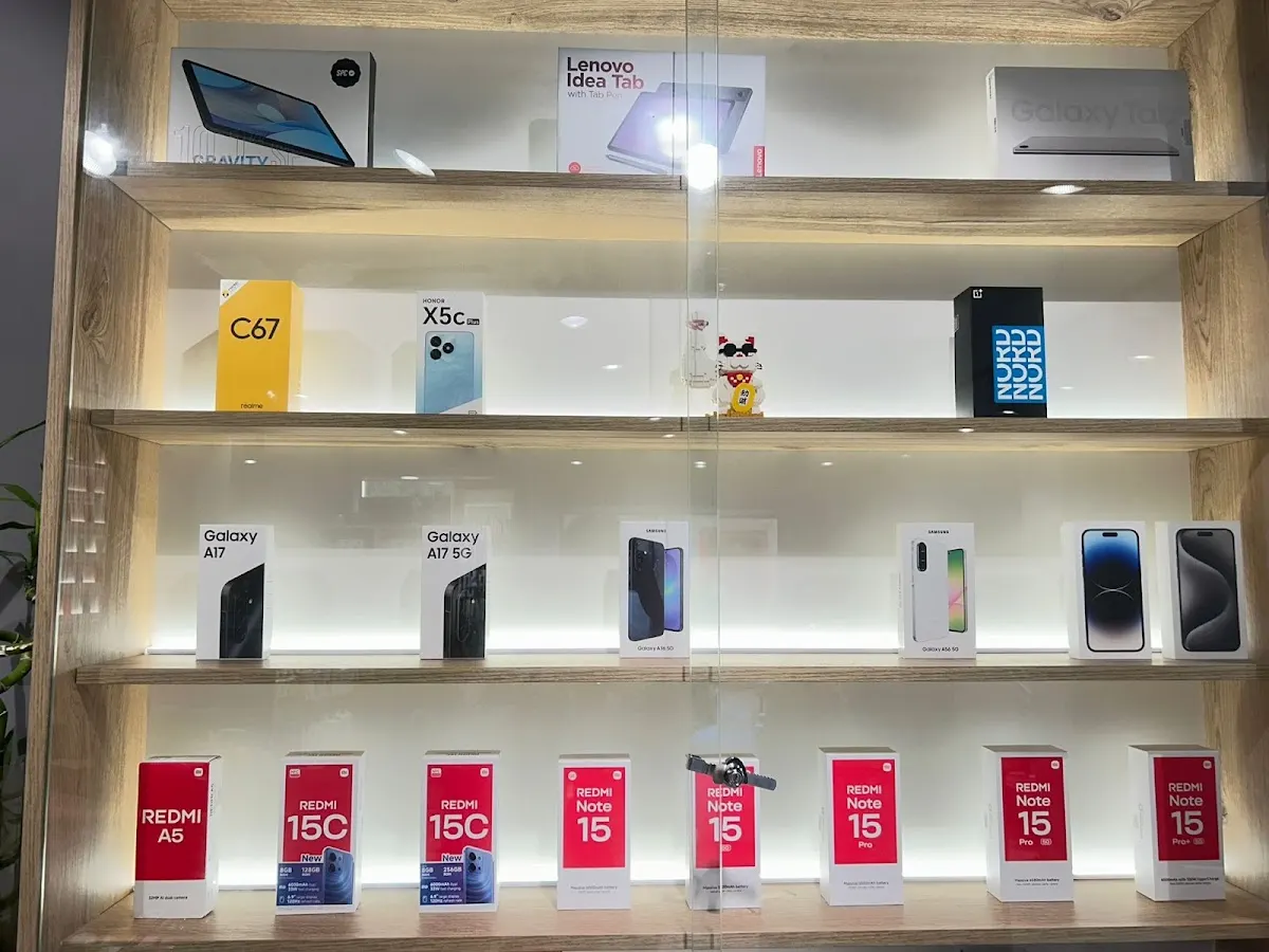 Expositor de teléfonos móviles en EKNOW