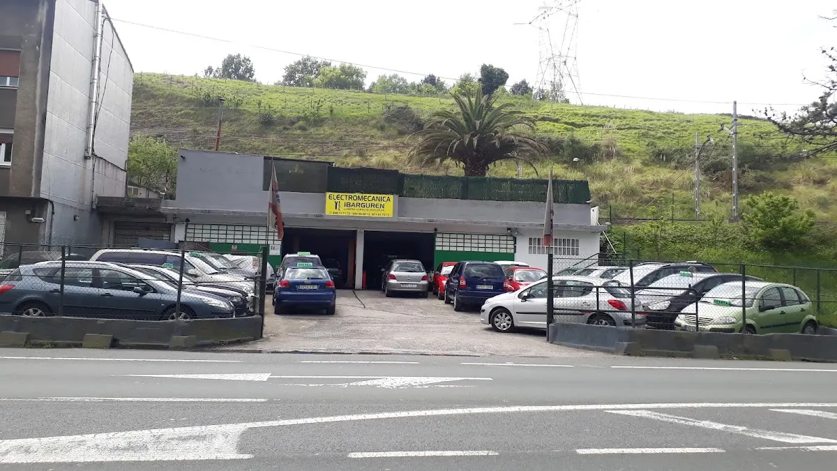 Vista exterior de Electromecánica Ibarguren desde la carretera