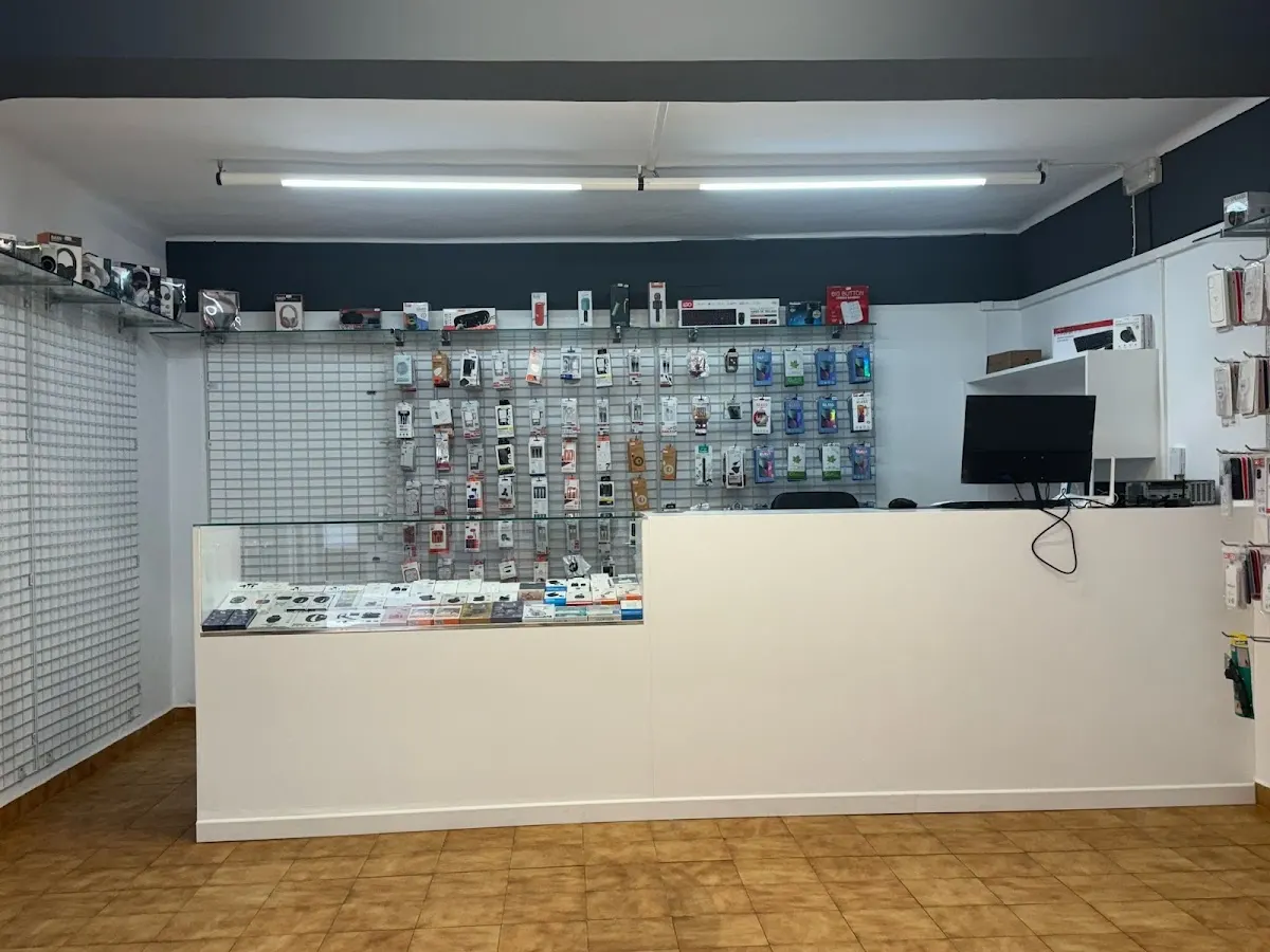 Mostrador y expositores de accesorios en Elorrio Movil