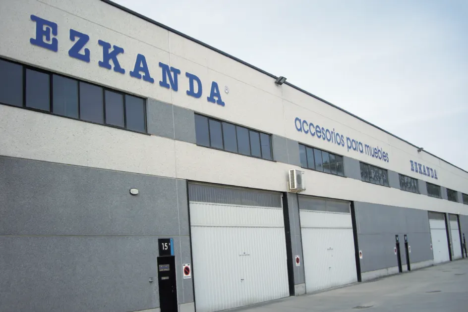 Fachada de EZKANDA, tienda de accesorios para muebles