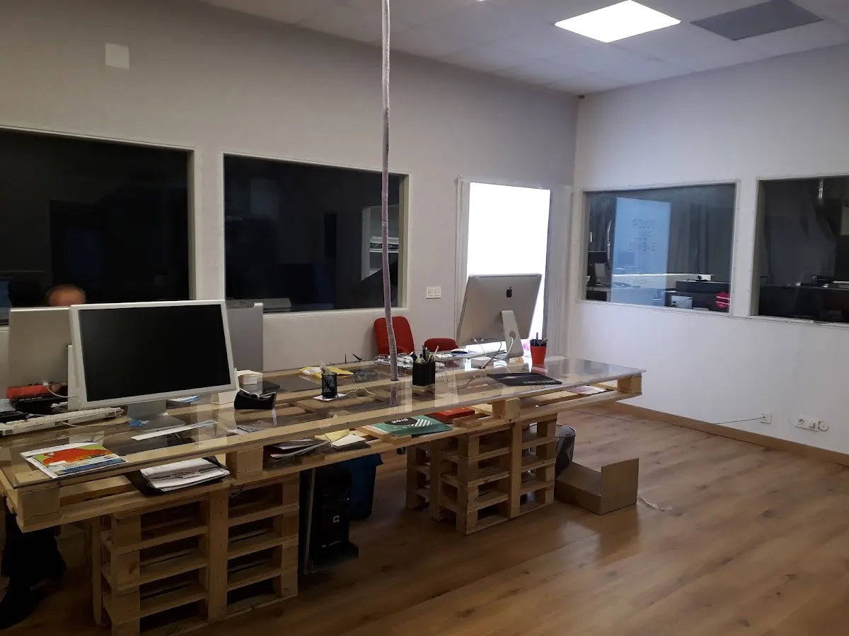 Espacio de trabajo y oficinas de Fabrik Color Full Events.