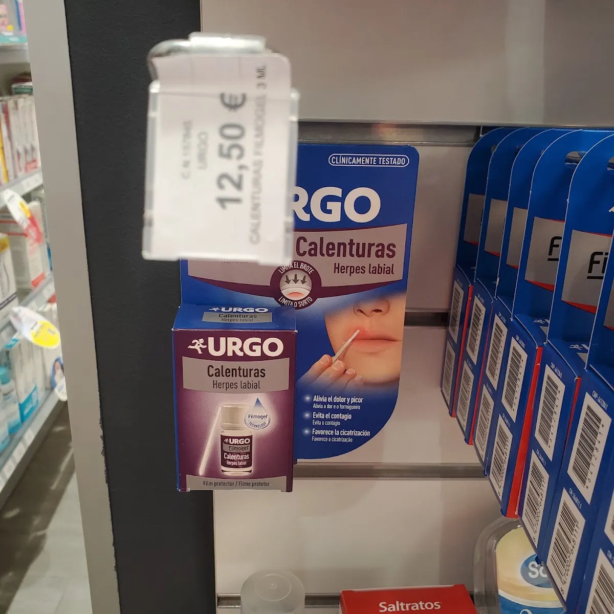 Producto URGO para calenturas expuesto en un estante de Farmacia Martina Irigoyen.