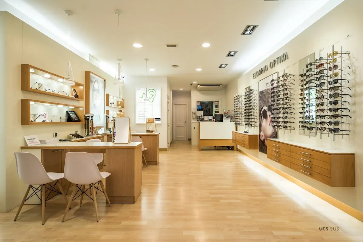 Zona de exposición de gafas en Federópticos Elorrio