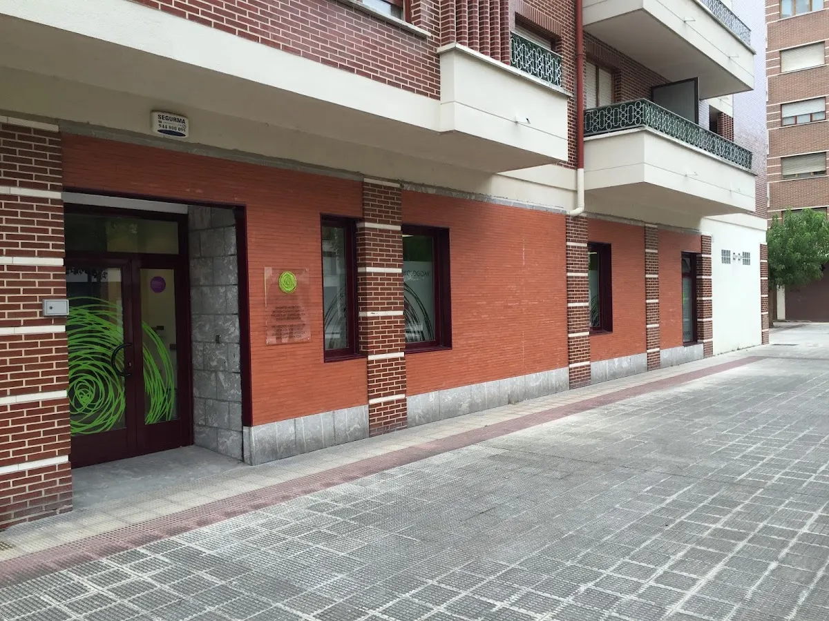 Exterior de la sede de Fundación Bizitzen en Durango