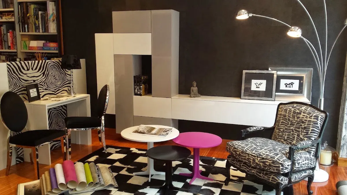 Salón amueblado con mobiliario y decoración de interior
