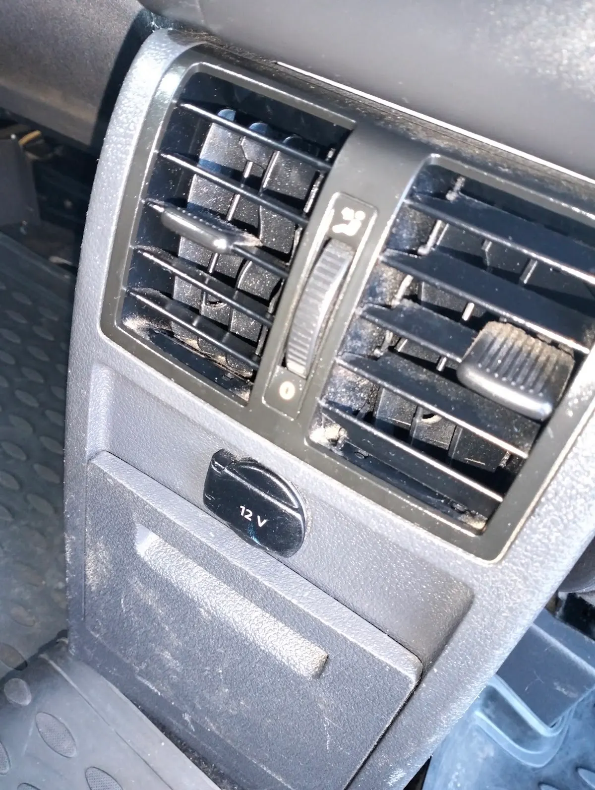 Rejillas de ventilación del interior de un vehículo