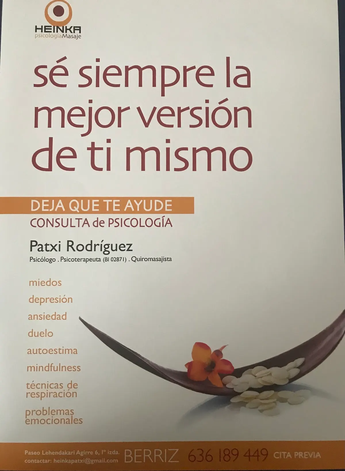 Cartel de Heinka Psicología y Masaje con información sobre la consulta de Patxi Rodríguez en Berriz.