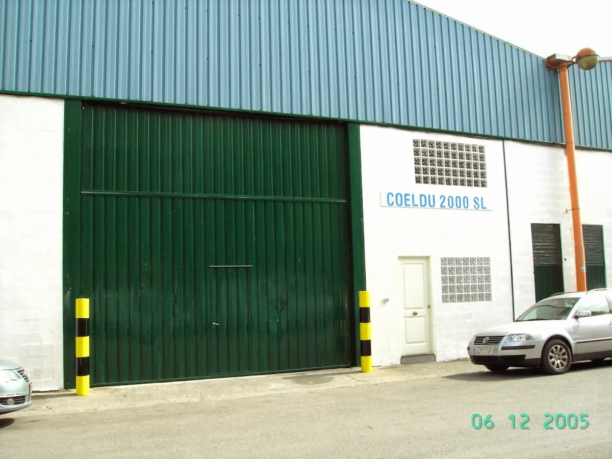 Exterior de la nave de Instalaciones Coeldu S L en el polígono industrial Traña-Padura, Abadiño.