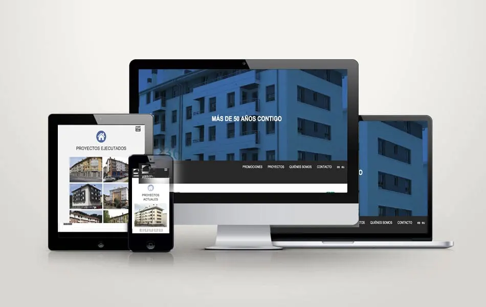 Diseño web adaptable presentado en ordenador, tableta y teléfono.