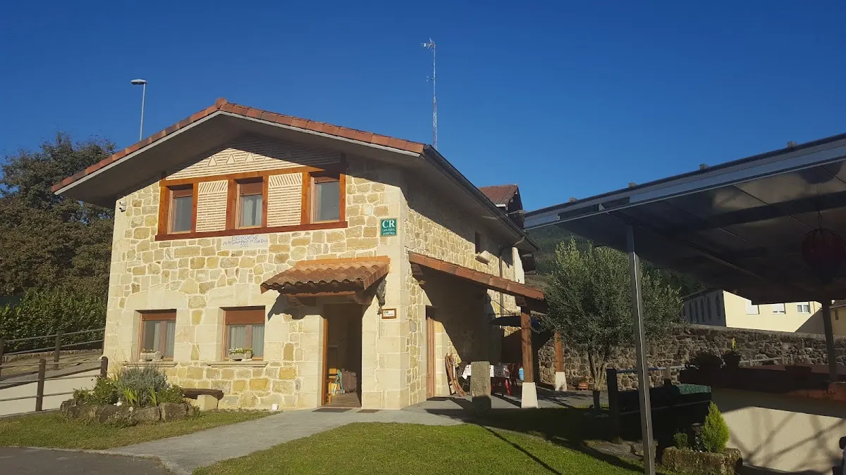 Fachada de piedra de Karteruena Casa Rural en Berriz