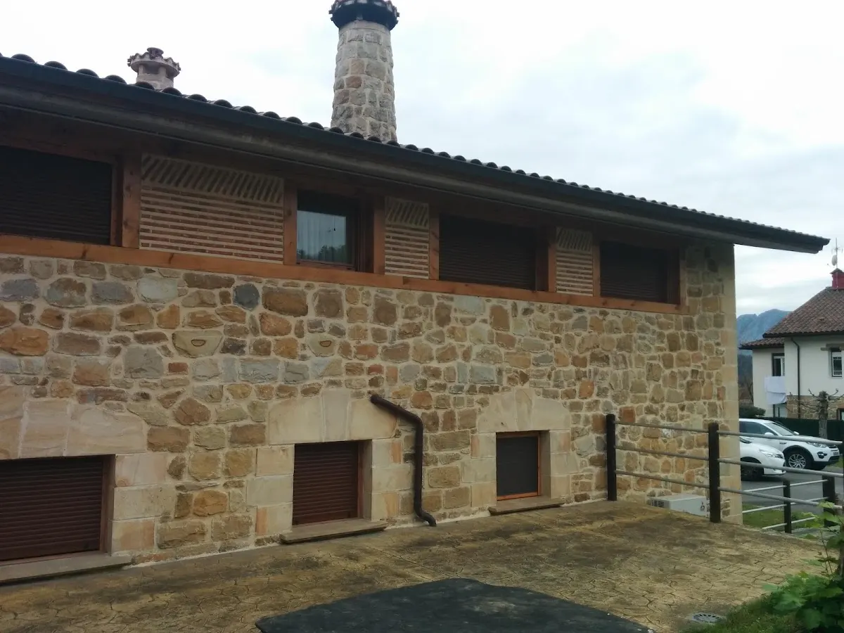 Vista lateral de piedra de Karteruena Casa Rural