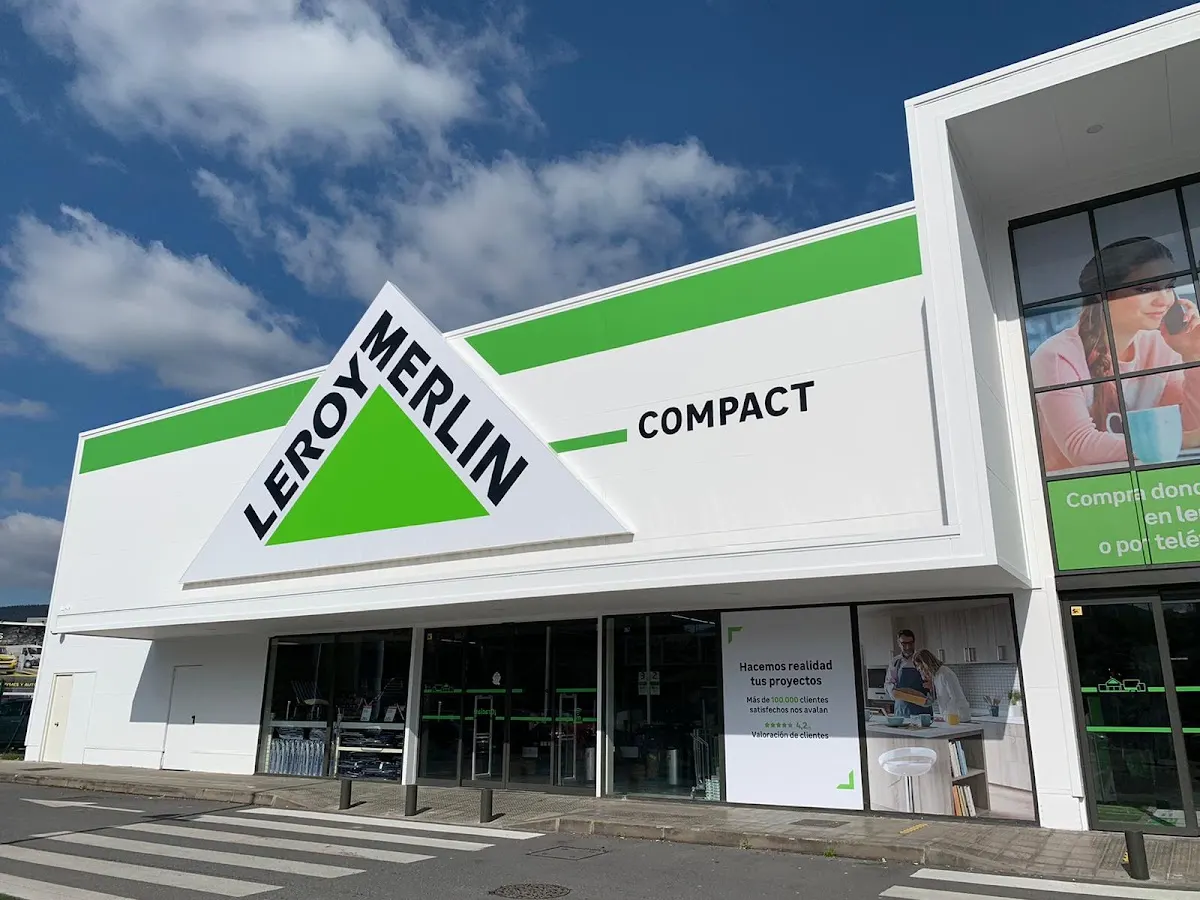 Fachada de Leroy Merlin Compact Durango con el rótulo de la tienda.
