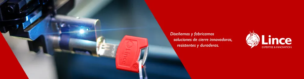 Máquina trabajando una llave junto al logotipo de Lince.